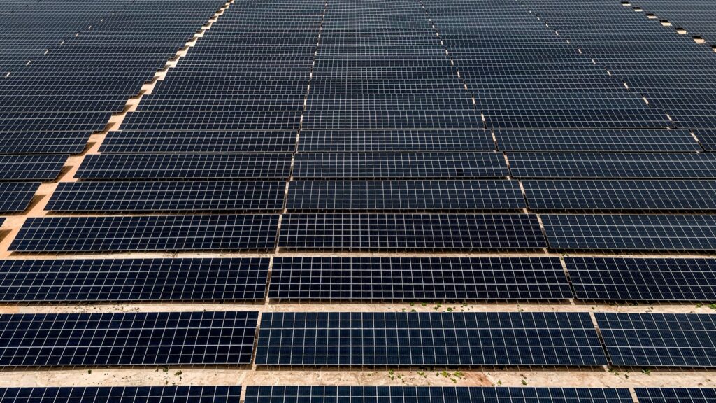 Panneaux de la centrale solaire de Ferké